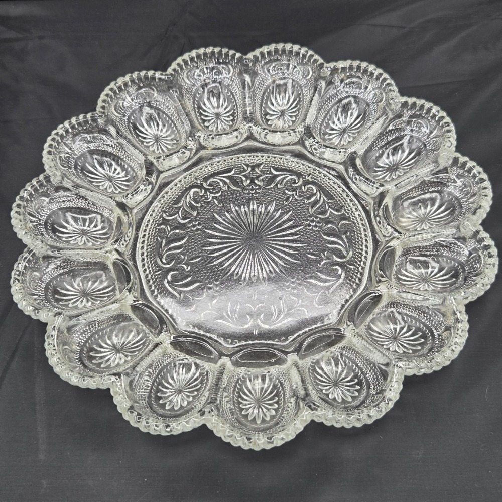 Vintage LE Smith Clear Cut Glass Round 11" Deviled Egg Plate, 15 eggs